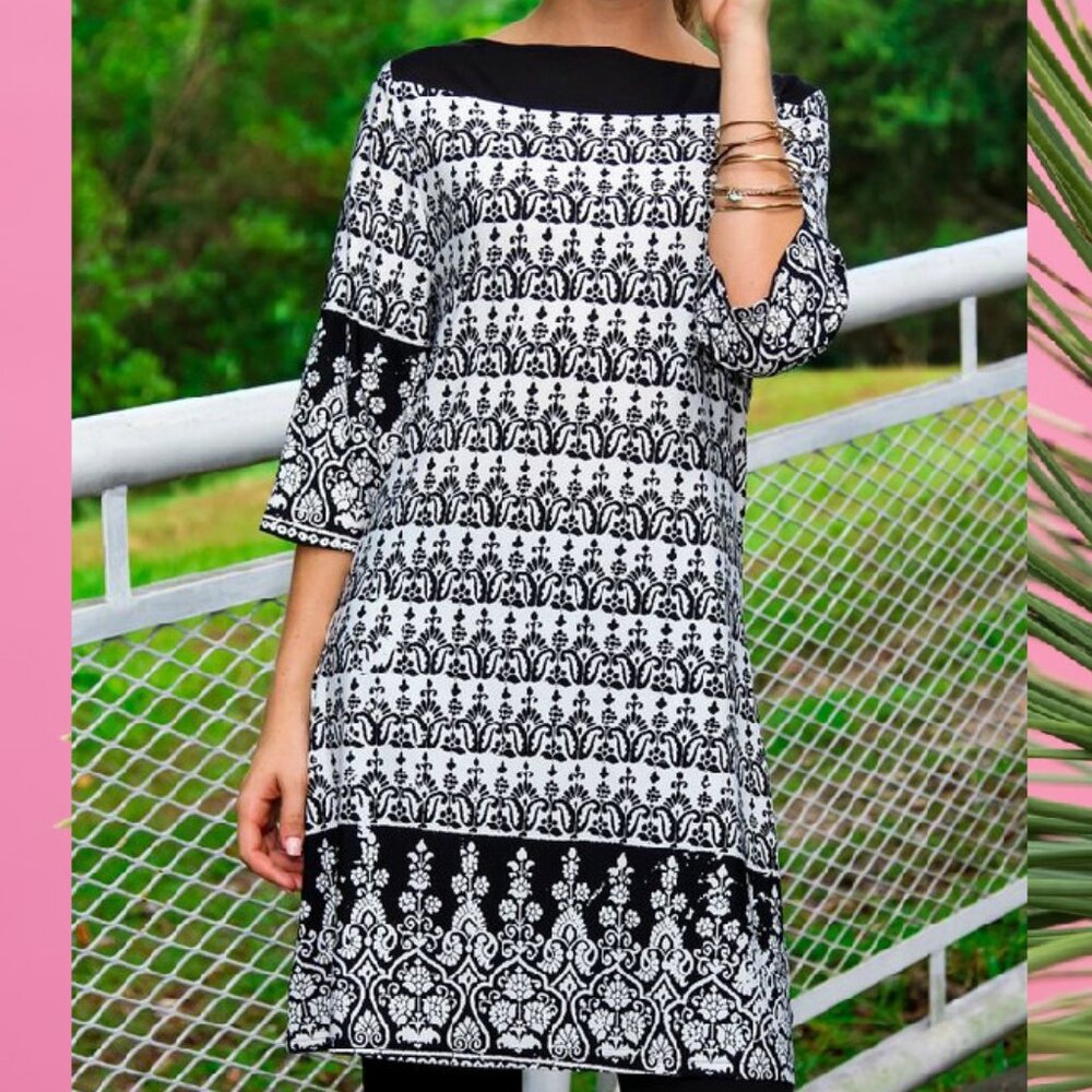 3/4 Sleeve Black and White Printed Boat Neck Tunic Medium